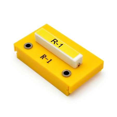 Резистор R1 сопротивление (4,7 ± 0,5) Ом